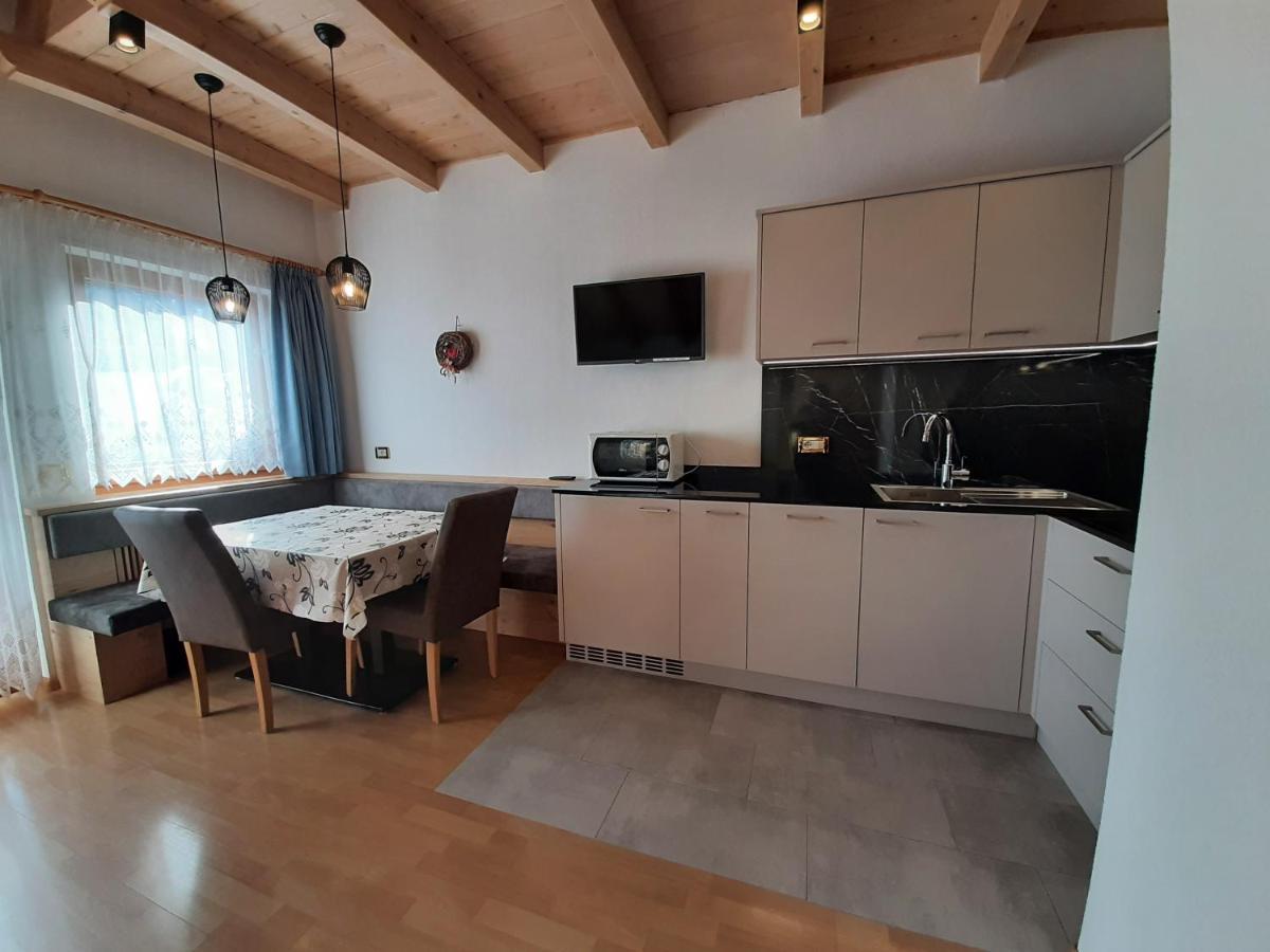 Apartments Lasteis ラ・ヴィッラ エクステリア 写真