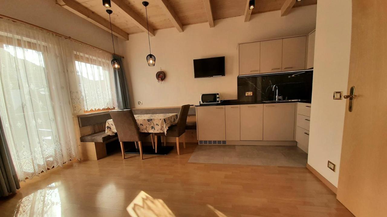 Apartments Lasteis ラ・ヴィッラ エクステリア 写真
