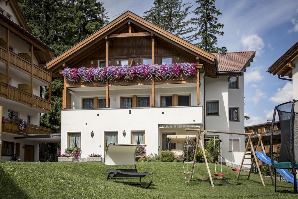 Apartments Lasteis ラ・ヴィッラ 部屋 写真