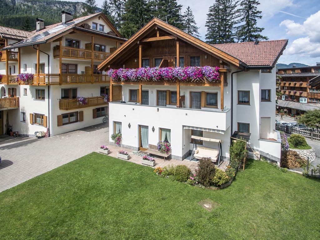 Apartments Lasteis ラ・ヴィッラ エクステリア 写真